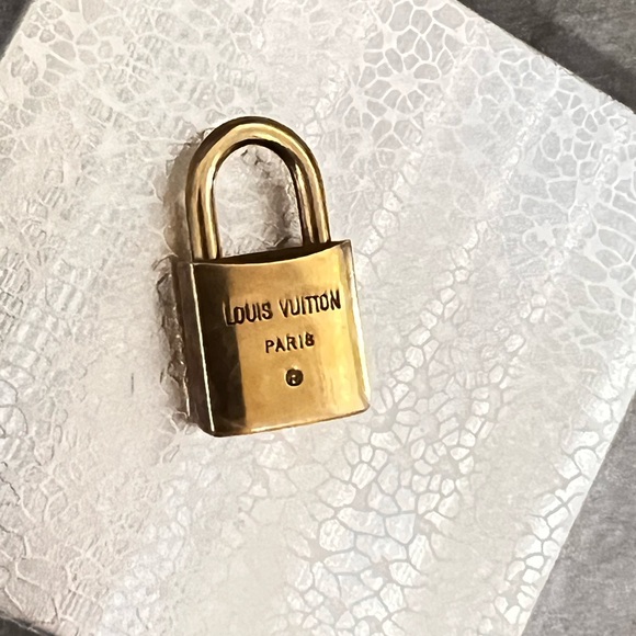 RARE Angel #222 LV Lock & Key - Picture 7 of 13